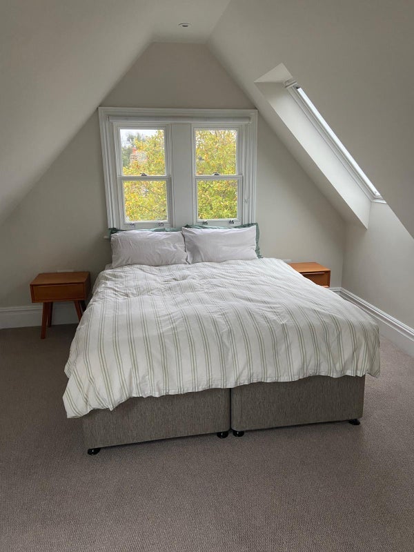 Flat Rydal Road in Greater London