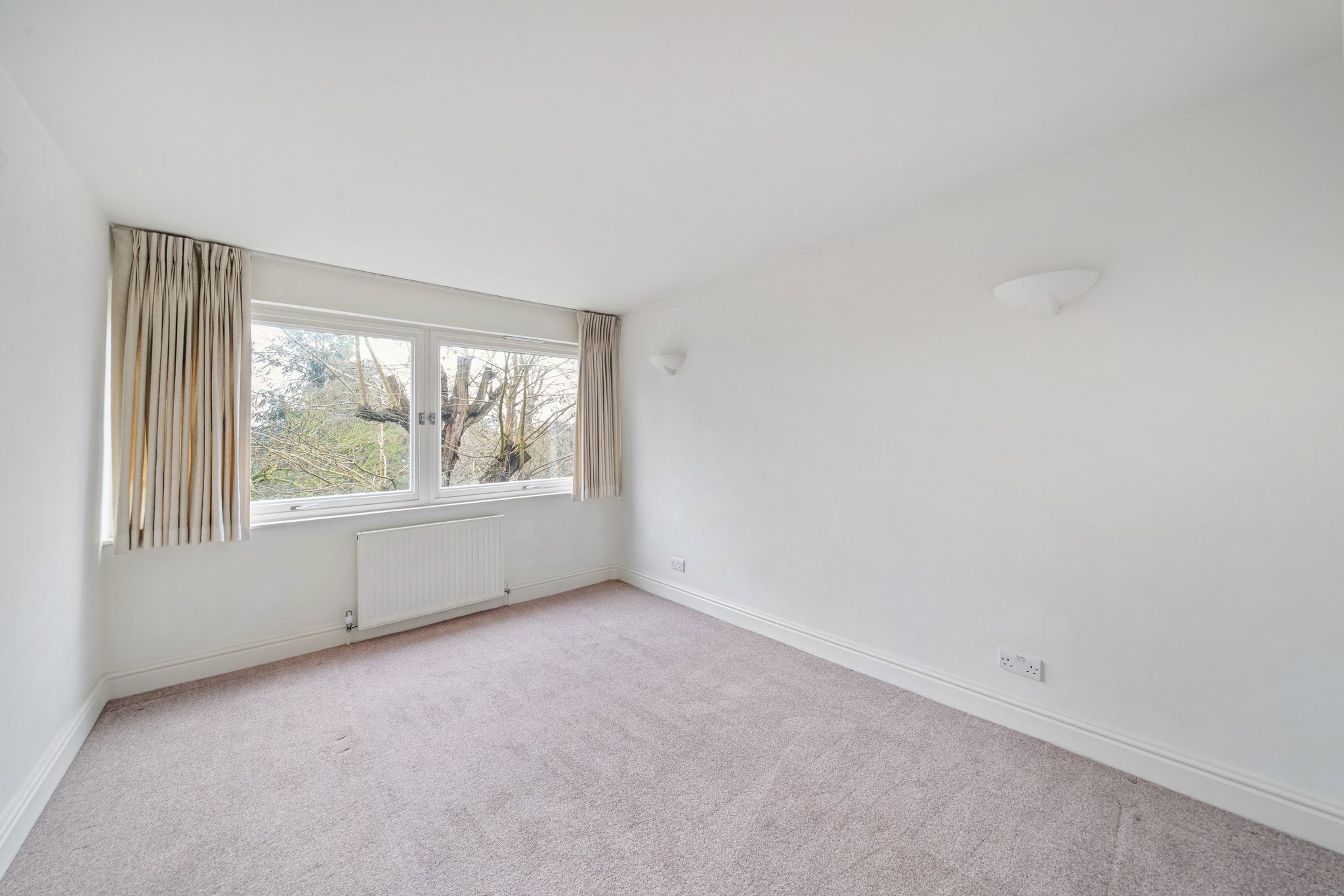 Flat Ravenscourt Gardens in Greater London