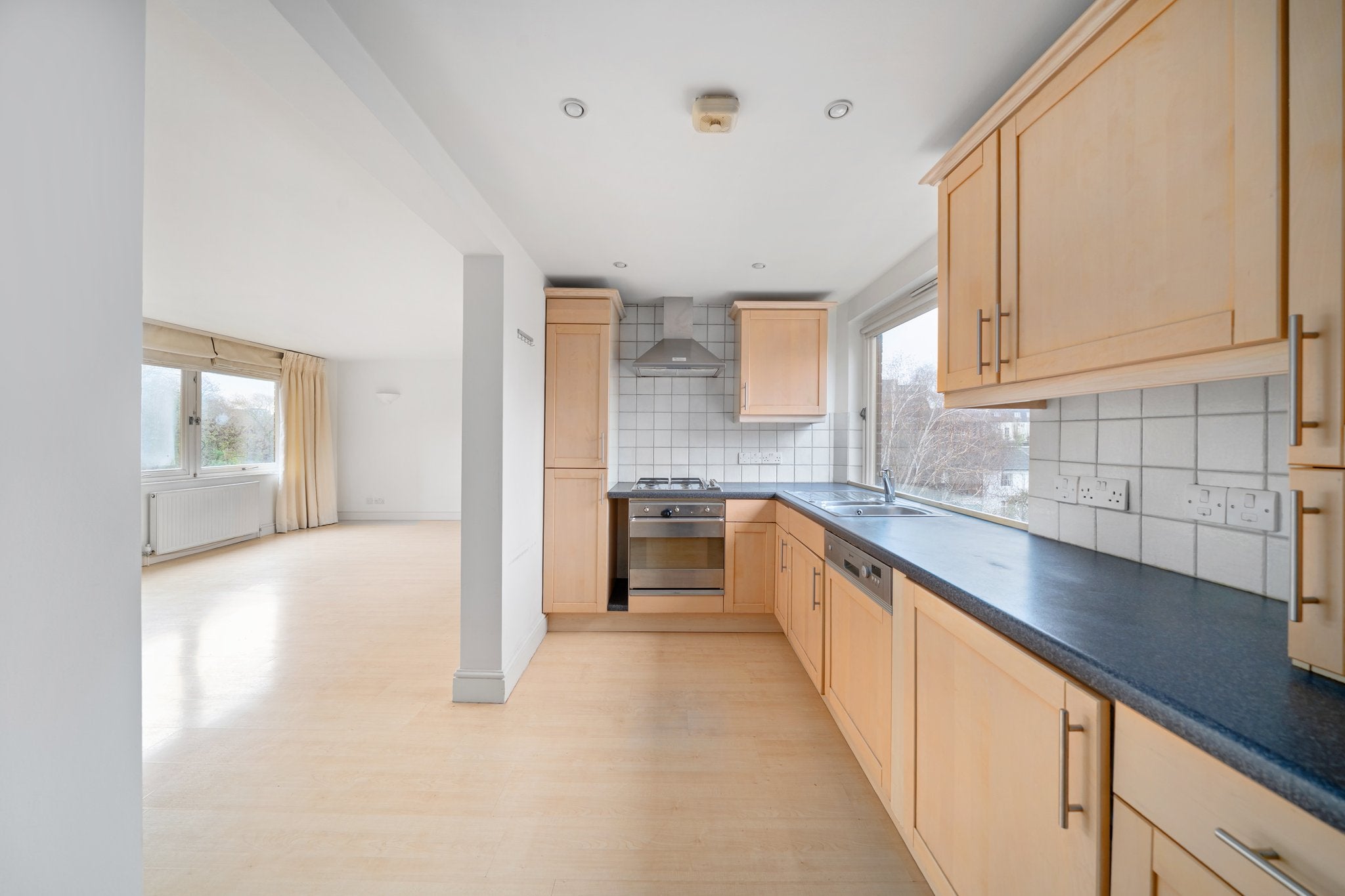 Flat Ravenscourt Gardens in Greater London