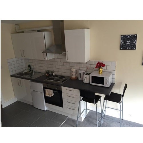 Room Meadow Place in Greater London