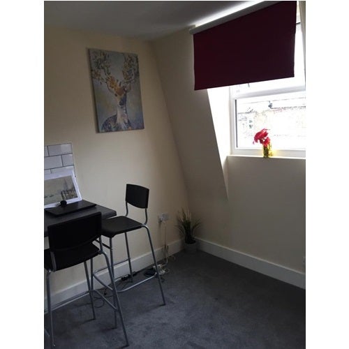 Room Meadow Place in Greater London