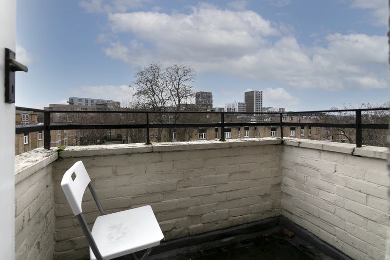 Room Burder Close in Greater London