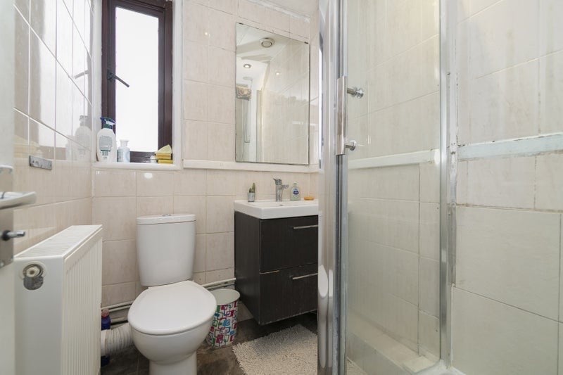 Room Burder Close in Greater London