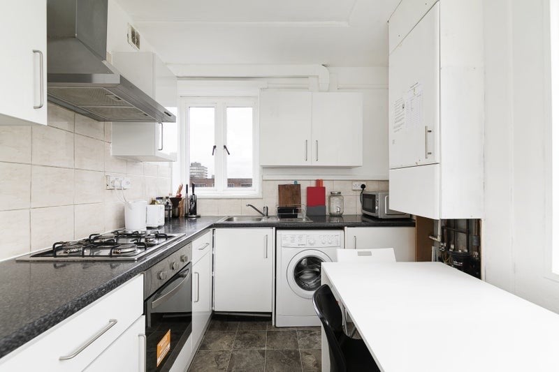 Room Burder Close in Greater London