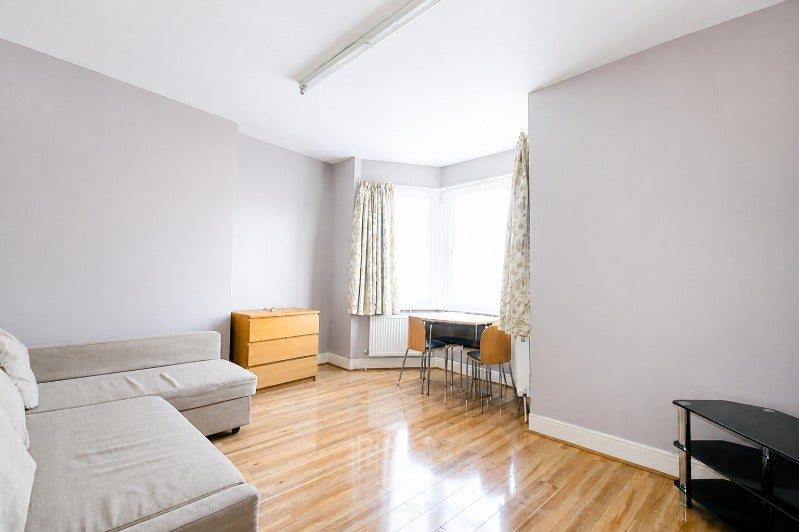 Flat Norton Road in Greater London