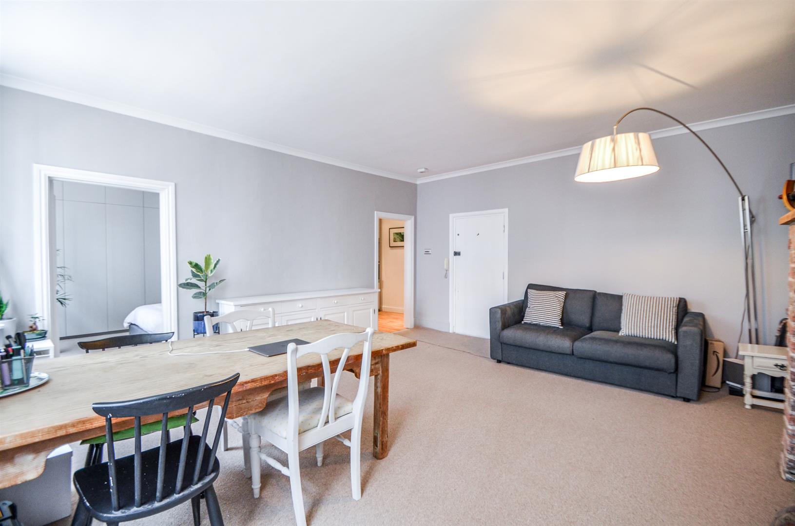 Flat Cleveland Street in Greater London