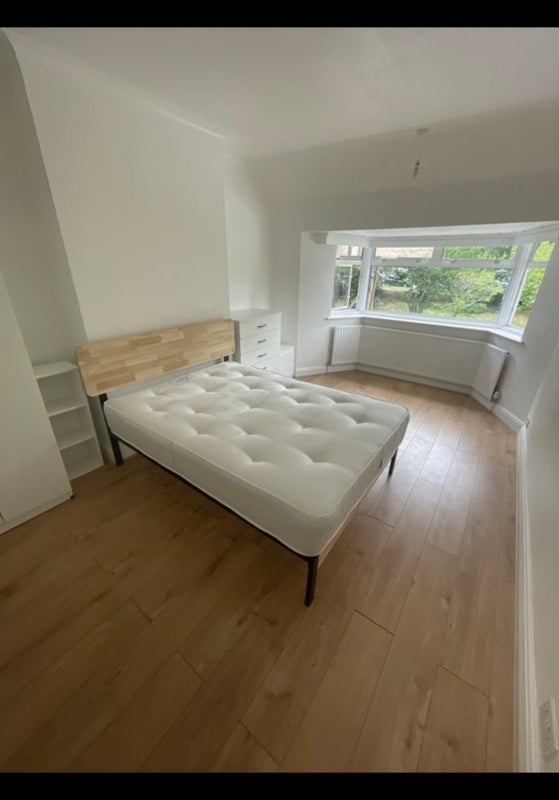 Room Vivian Gardens in Greater London