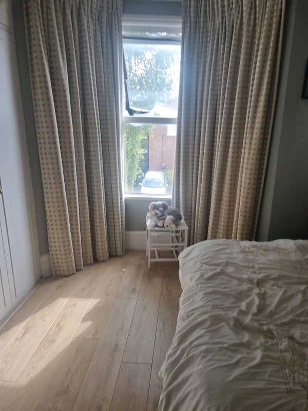 Room Garfield Road in Greater London
