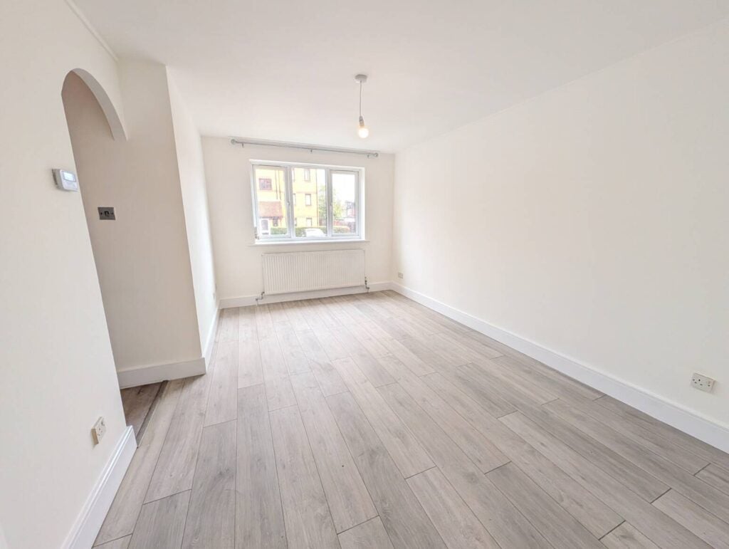 Flat Dudden Hill Lane in Greater London