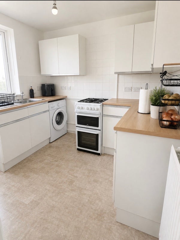 Room Maskelyne Avenue in Bristol