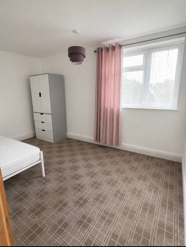 Room Maskelyne Avenue in Bristol