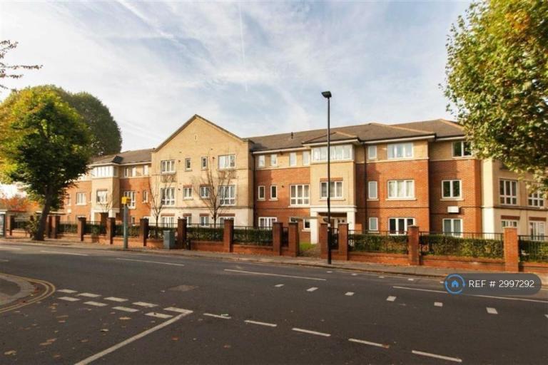 Flat Horn Lane in Greater London