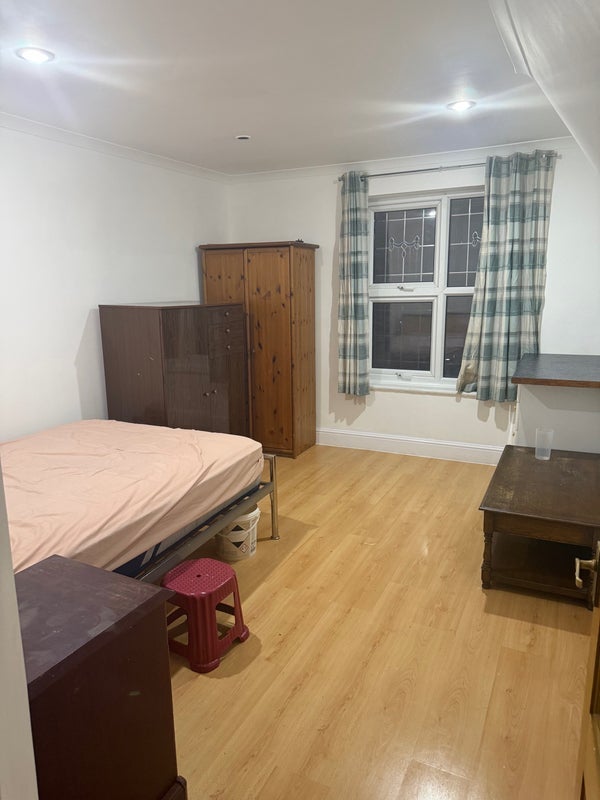 Room Heigham Road in Greater London