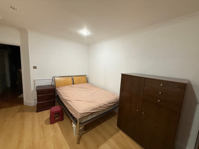 Room Heigham Road in Greater London