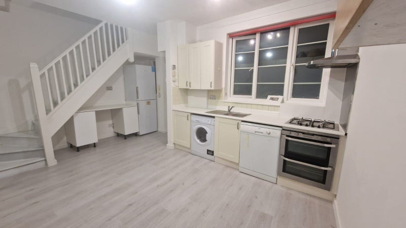 Room Nelson Road in Greater London