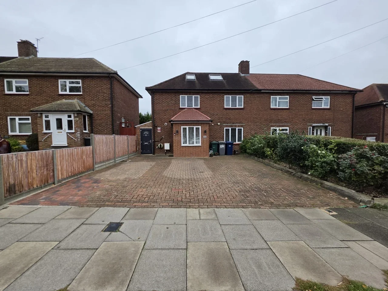 House Nupton Drive in Greater London