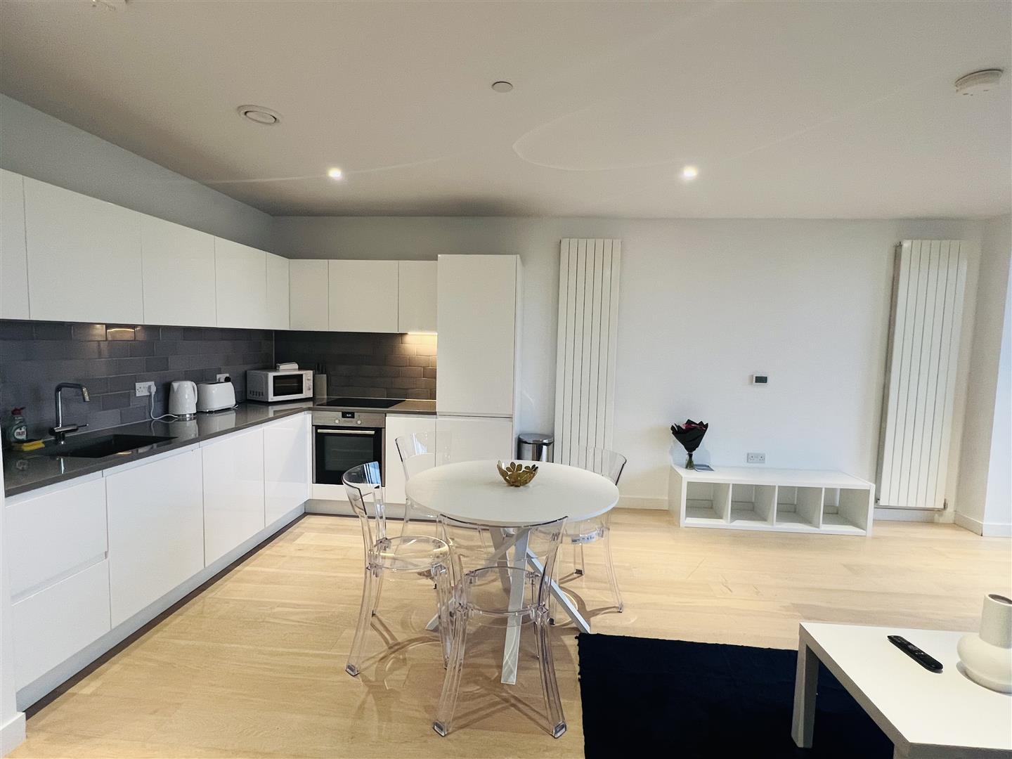 Flat Admiralty Avenue in Greater London