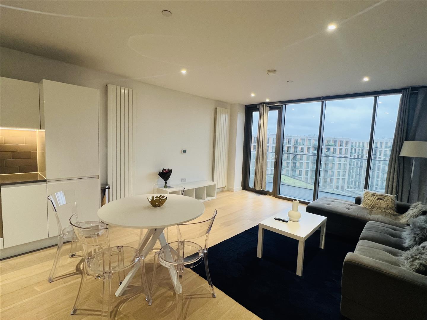 Flat Admiralty Avenue in Greater London