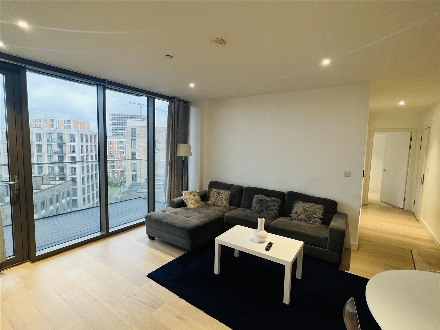 Flat Admiralty Avenue in Greater London