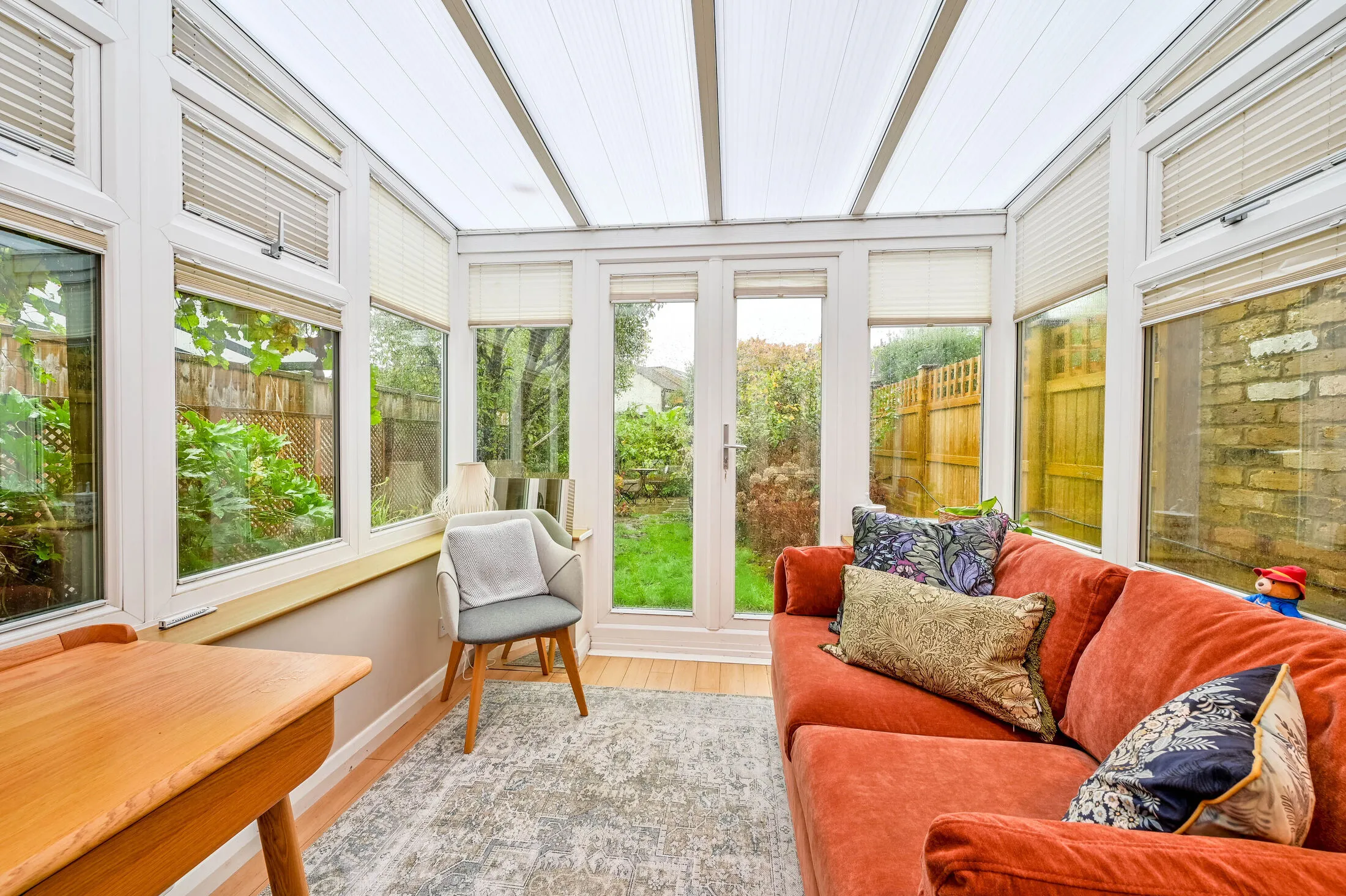 Flat Nassau Road in Greater London