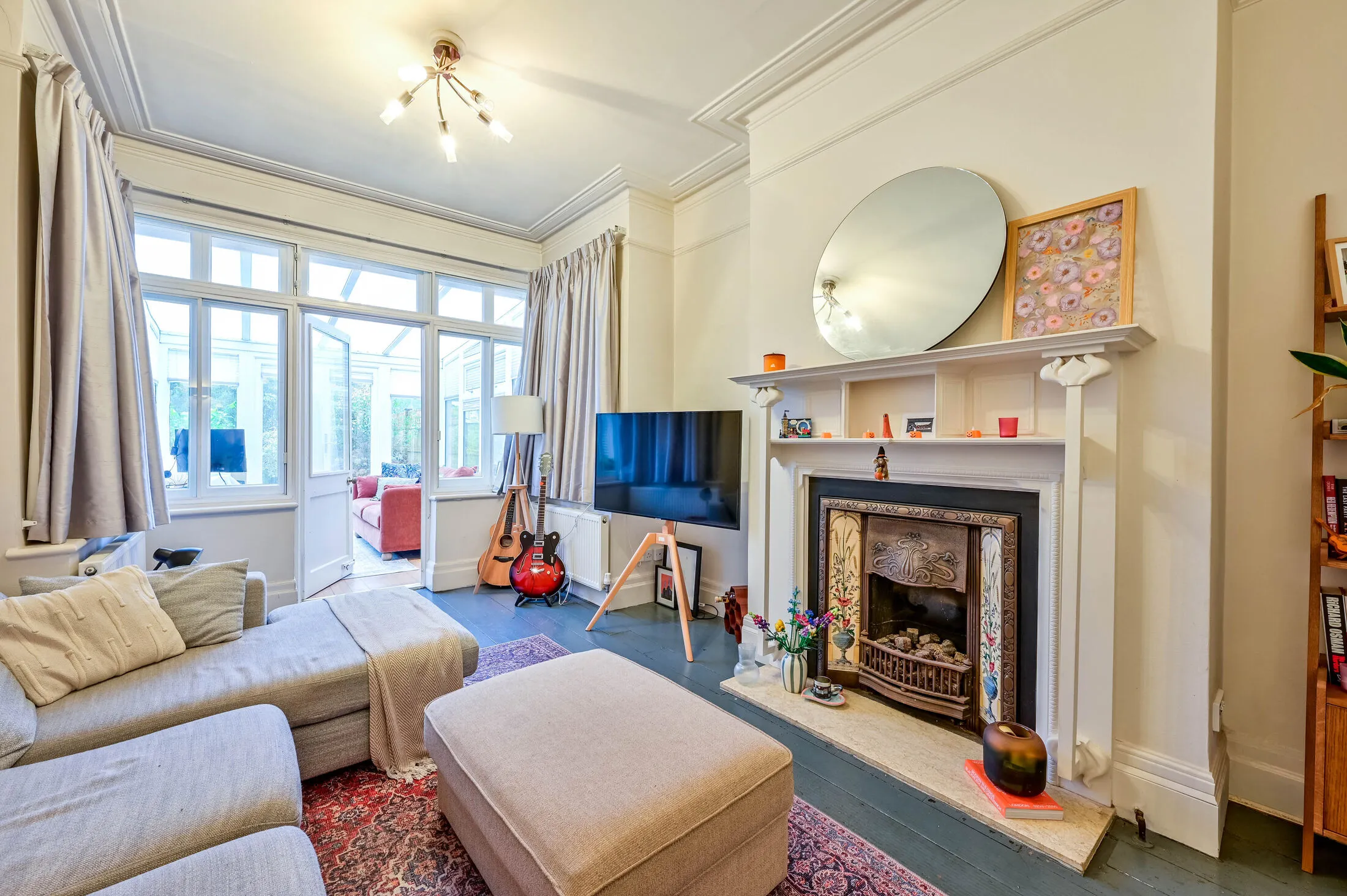 Flat Nassau Road in Greater London