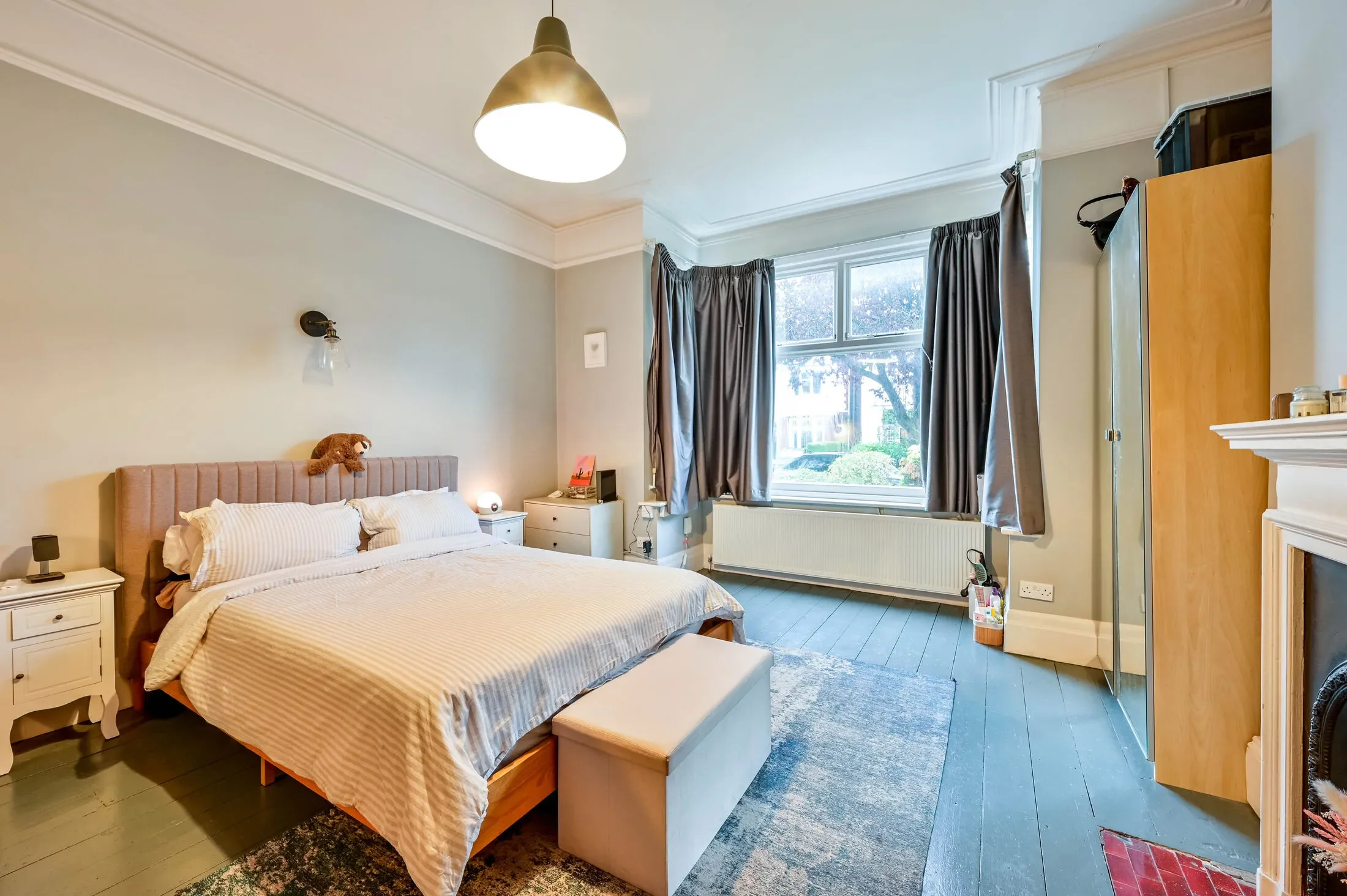Flat Nassau Road in Greater London