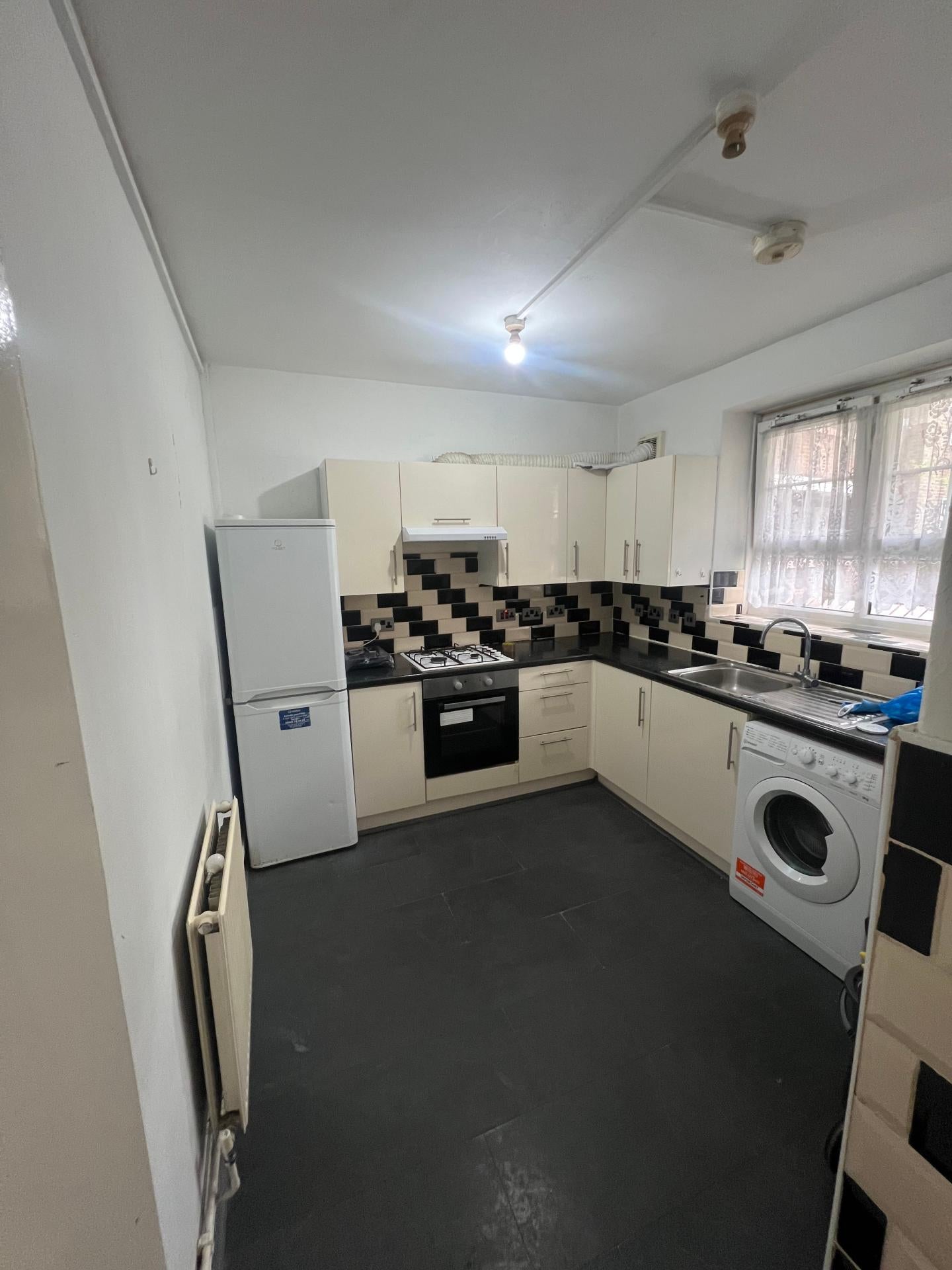 Flat Bodney Road in Greater London