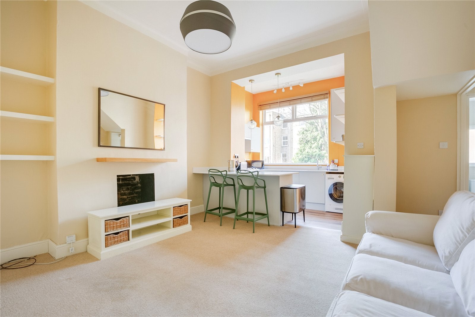 Flat Aynhoe Road in Greater London