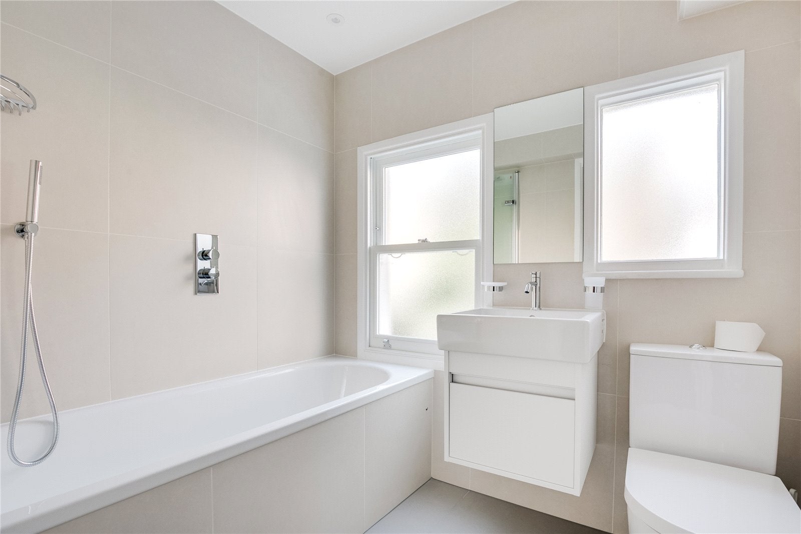 Flat Aynhoe Road in Greater London