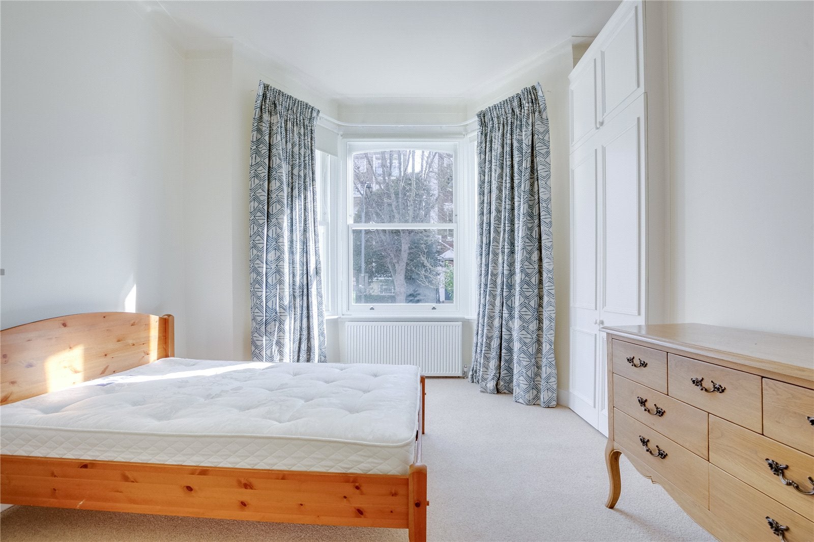 Flat Aynhoe Road in Greater London