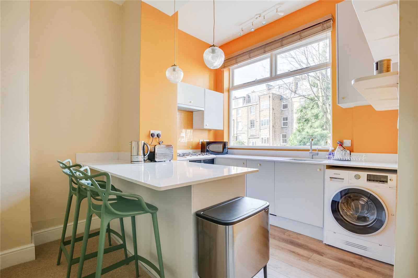 Flat Aynhoe Road in Greater London