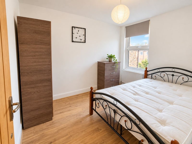 Room Meath Road in Greater London