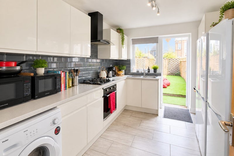 Room Meath Road in Greater London