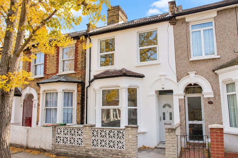 Room Meath Road in Greater London