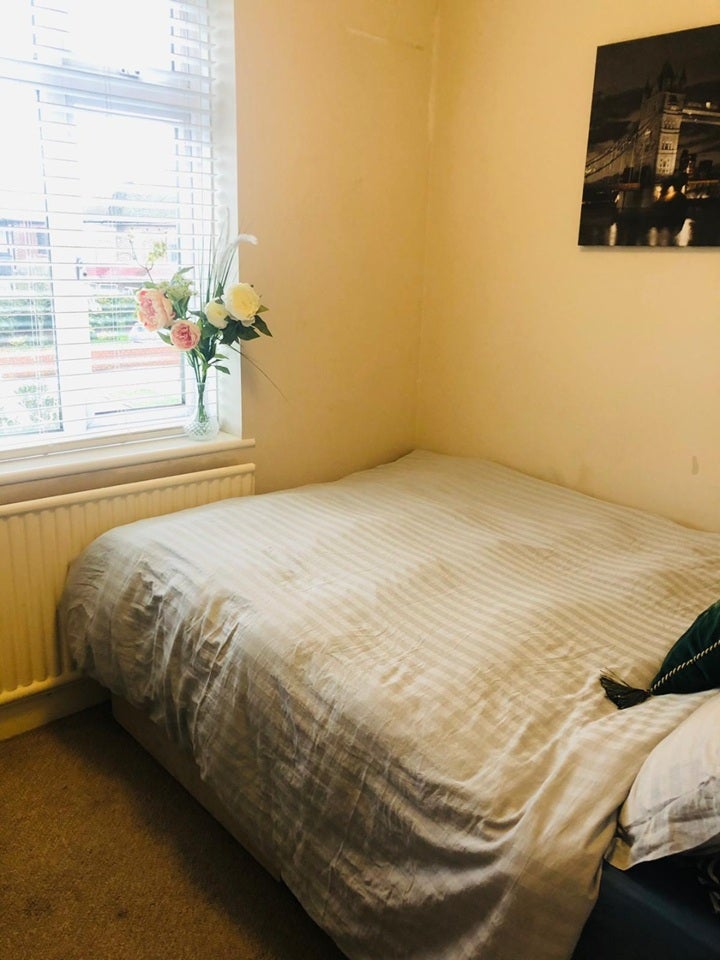 Room Masefield Road in Grays