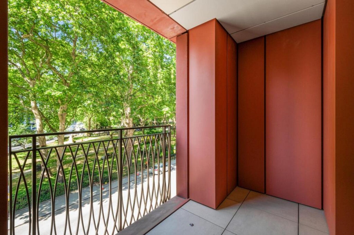 Flat Princess Louise Close in City of Westminster
