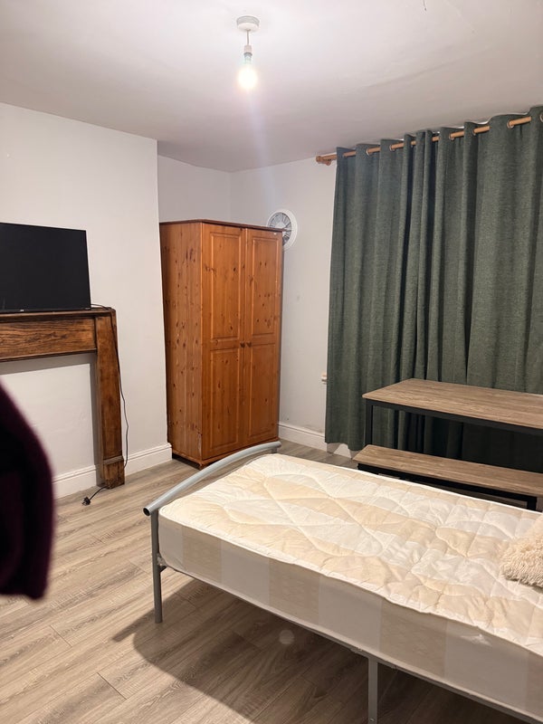Room Willoughby Road in Ipswich