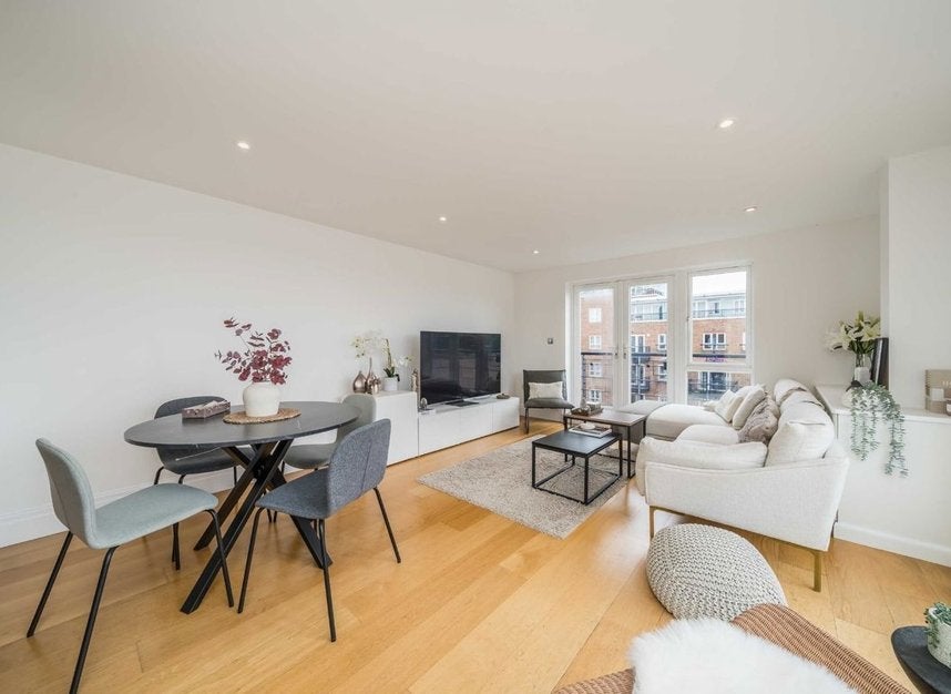 Flat Seven Kings Way in Greater London