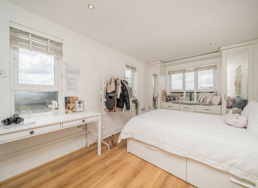 Flat Seven Kings Way in Greater London