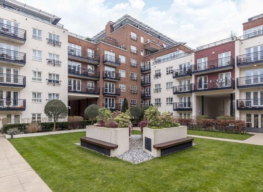 Flat Seven Kings Way in Greater London