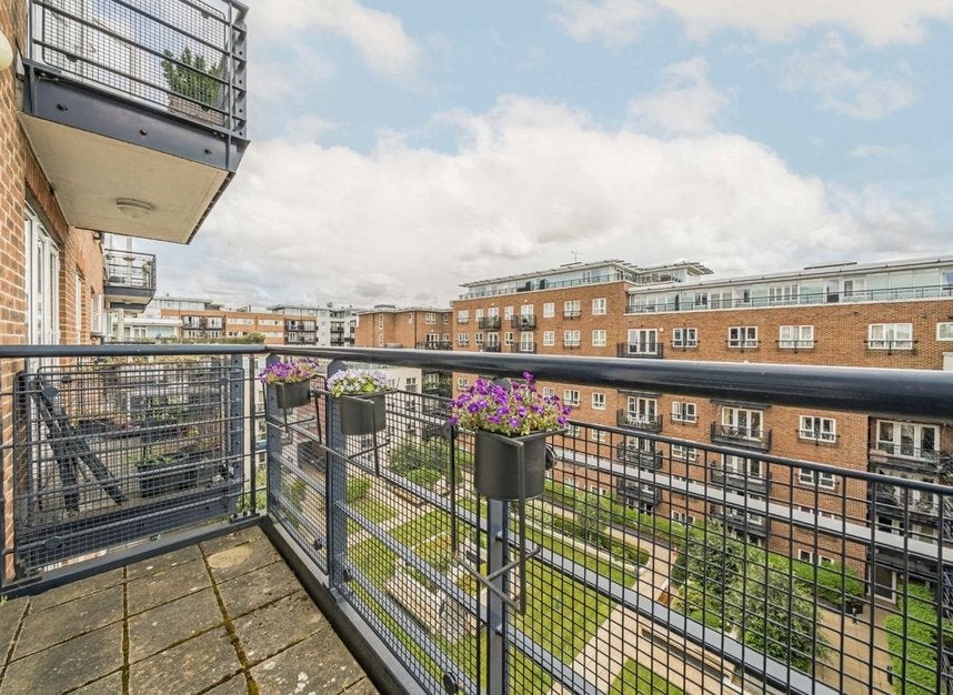 Flat Seven Kings Way in Greater London