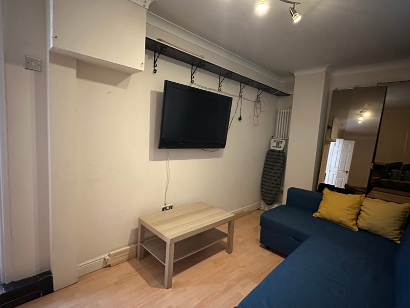 Room Lockesfield Place in Greater London