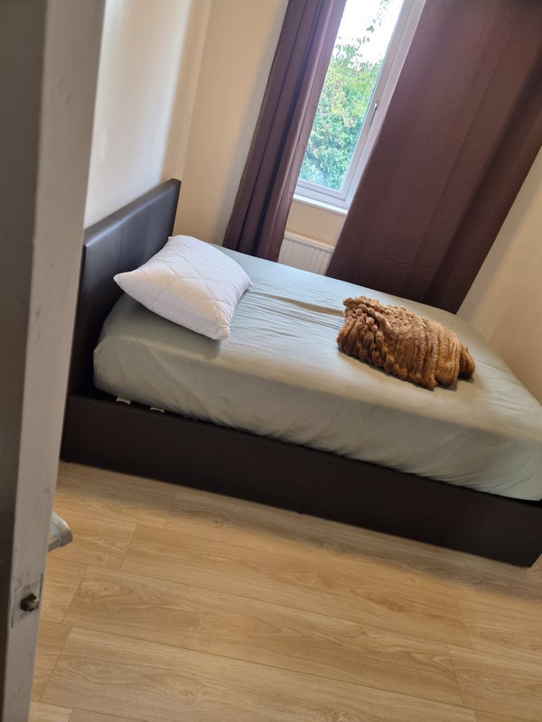 Room Farm Street in Failsworth