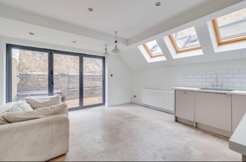 Room Bronsart Road in Greater London