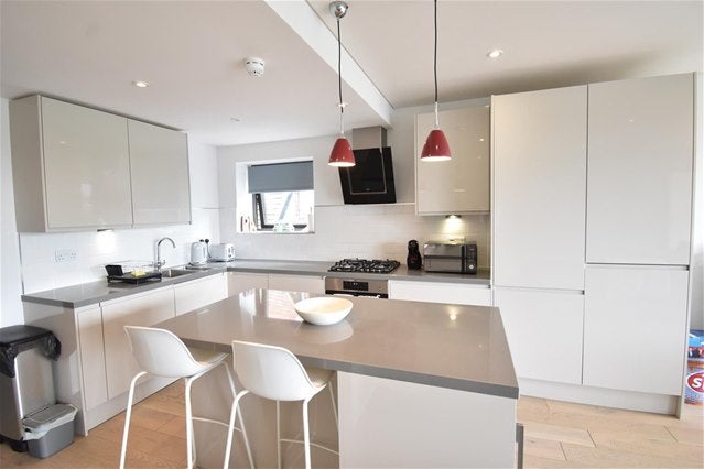 Flat Wolsey Road in Elmbridge