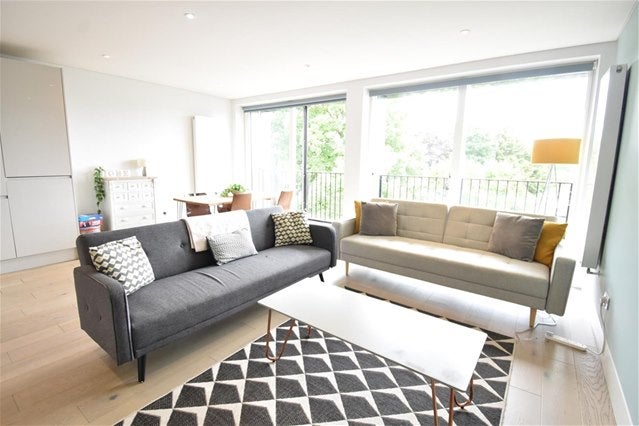 Flat Wolsey Road in Elmbridge