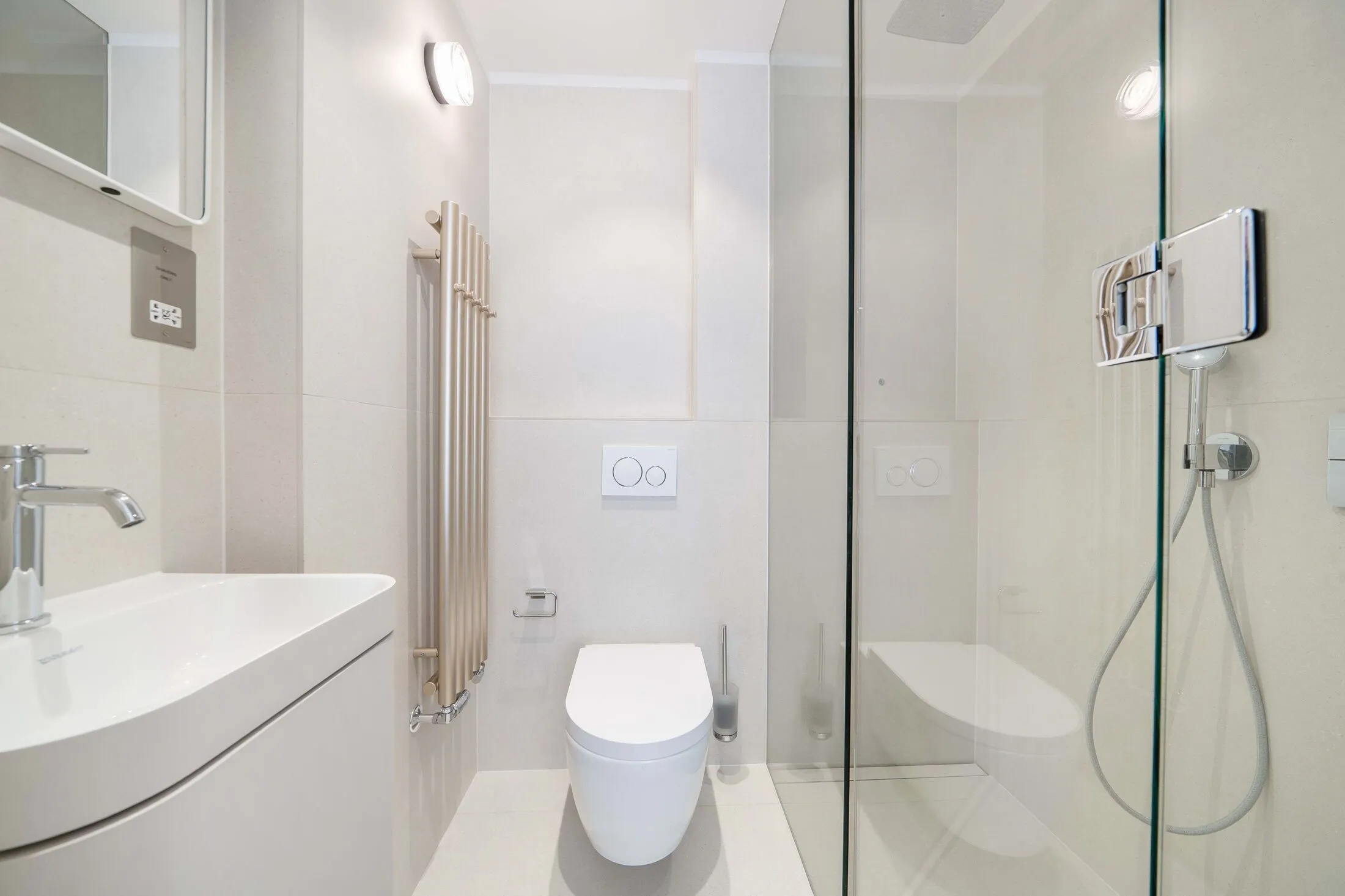 Flat Kensington Court in Greater London