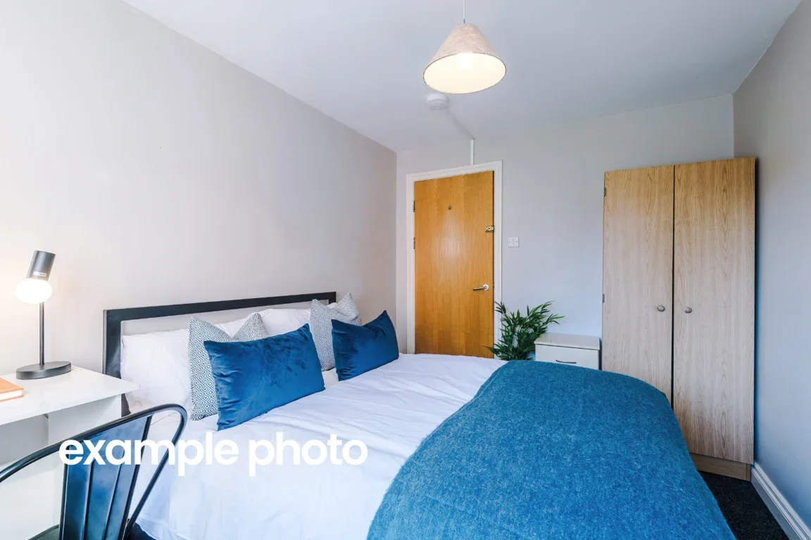 Room Ladybarn Road in Manchester