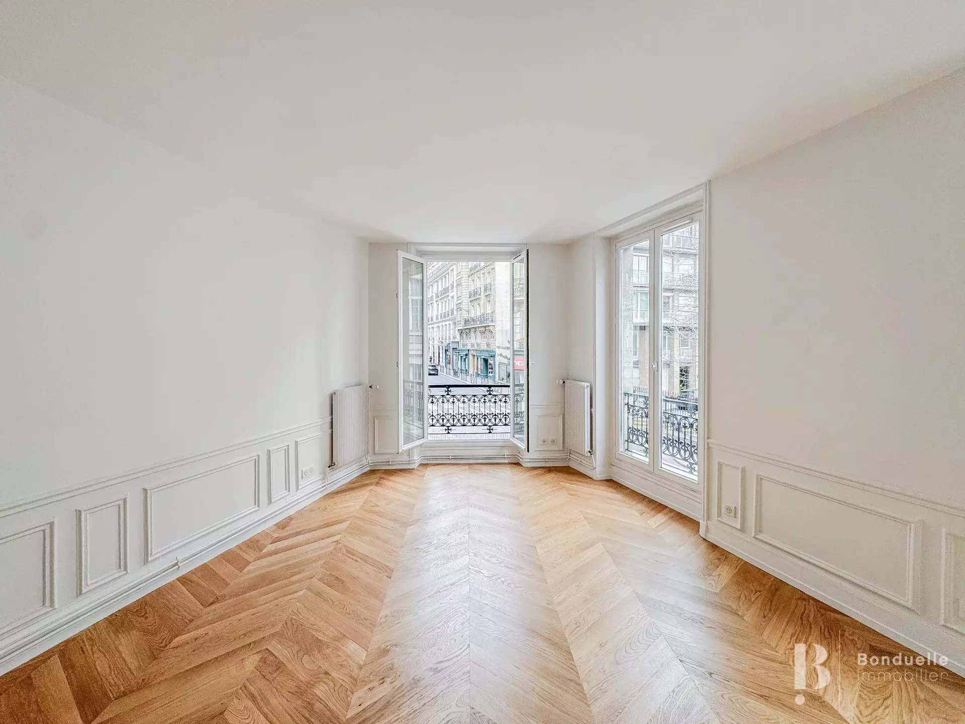 Flat Rue de Longchamp in Paris