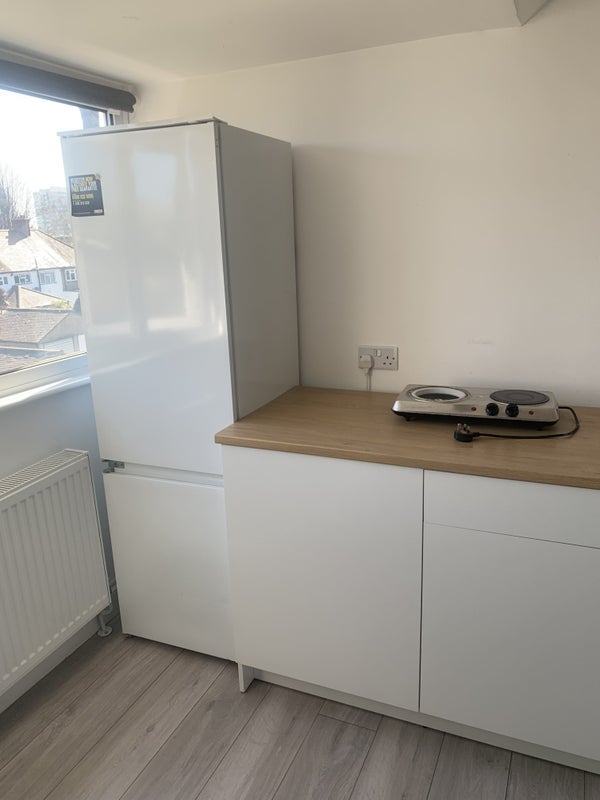 Room Gunnersbury Avenue in Greater London